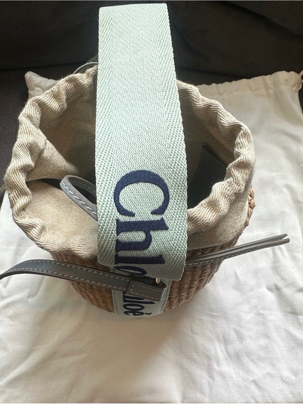 Chloe small Natural Straw Bucket Bag with Light Blue Logo Strap - Picture 4 of 6